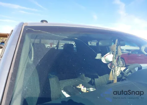 2013 Toyota Tundra Grade 5.7L V8 z USA, uszkodzony, nr VIN 5TFUW5F15DX293629